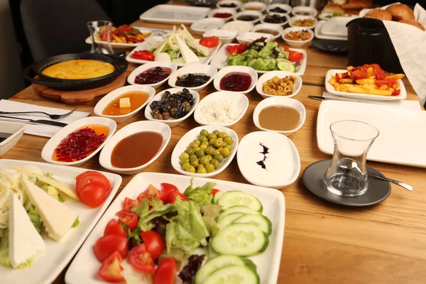 zengin ve leziz Türk Kahvaltı