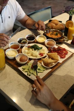 zengin ve leziz Türk Kahvaltı