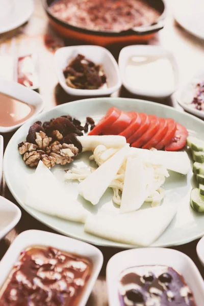 zengin ve leziz Türk Kahvaltı