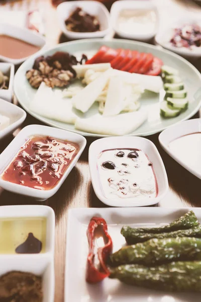 zengin ve leziz Türk Kahvaltı