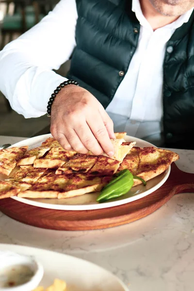 Παραδοσιακό Τούρκικο Πιάτο Ψημένο Τούρκικη Πιτσαρία Ορεκτικά Μέσης Ανατολής Τουρκική — Φωτογραφία Αρχείου