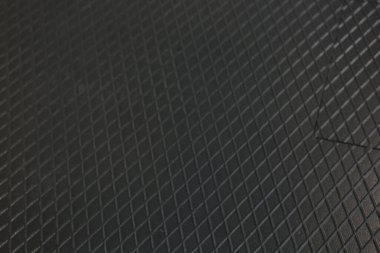 Siyah metal desenli çelik arka plan. Delinmiş metal levha.