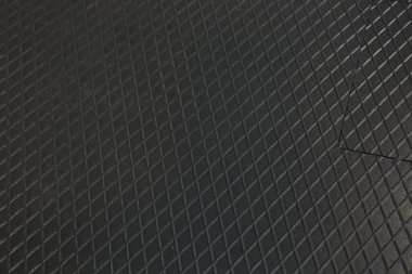 Siyah metal desenli çelik arka plan. Delinmiş metal levha.