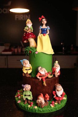 Masada lezzetli bir pasta var.