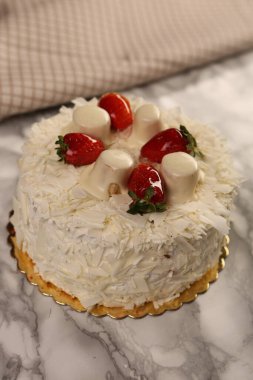 Masada lezzetli bir pasta var.