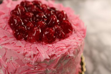 Masada lezzetli bir pasta var.