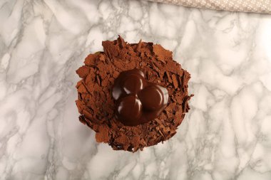 Masada lezzetli bir pasta var.