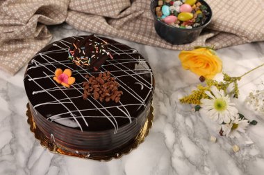 Masada lezzetli bir pasta var.