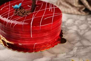 Masada lezzetli bir pasta var.