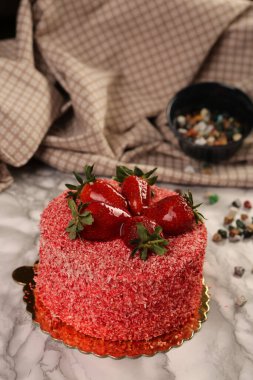 Masada lezzetli bir pasta var.