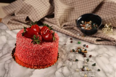 Masada lezzetli bir pasta var.