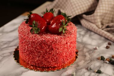 Masada lezzetli bir pasta var.