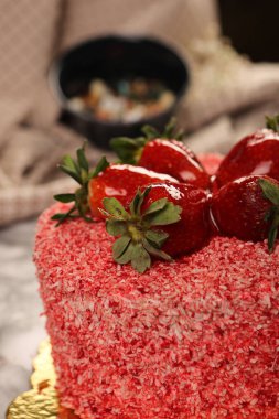 Masada lezzetli bir pasta var.