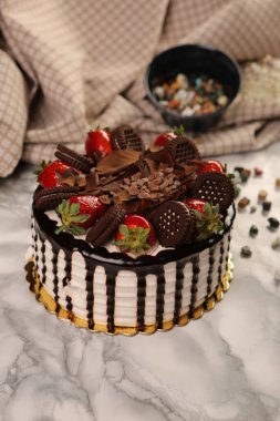 Masada lezzetli bir pasta var.