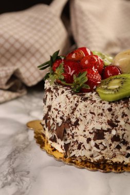 Masada lezzetli bir pasta var.