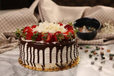 Masada lezzetli bir pasta var.