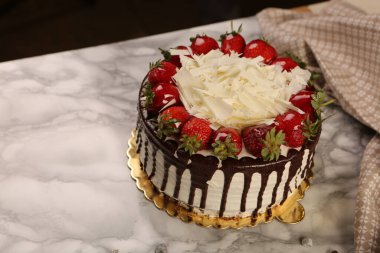 Masada lezzetli bir pasta var.