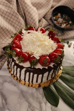 Masada lezzetli bir pasta var.