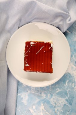 Masada lezzetli bir pasta var.