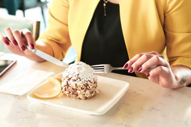 Masada lezzetli bir pasta var.