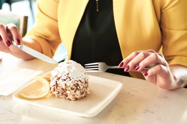 Masada lezzetli bir pasta var.