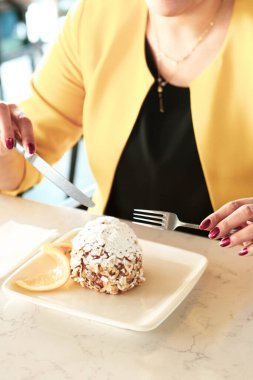 Masada lezzetli bir pasta var.