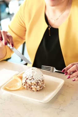 Masada lezzetli bir pasta var.