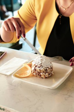 Masada lezzetli bir pasta var.