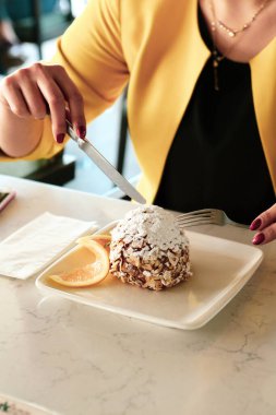 Masada lezzetli bir pasta var.