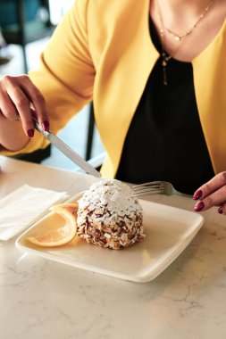 Masada lezzetli bir pasta var.