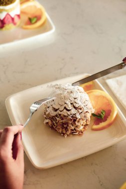 Masada lezzetli bir pasta var.