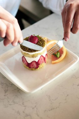 Masada lezzetli bir pasta var.