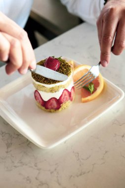 Masada lezzetli bir pasta var.