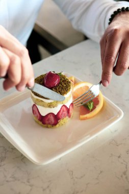 Masada lezzetli bir pasta var.