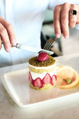 Masada lezzetli bir pasta var.