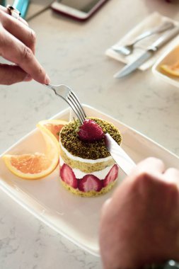 Masada lezzetli bir pasta var.