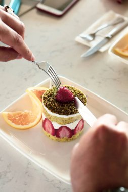 Masada lezzetli bir pasta var.