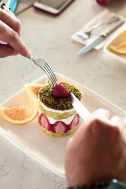 Masada lezzetli bir pasta var.