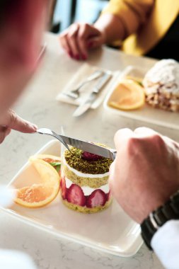 Masada lezzetli bir pasta var.