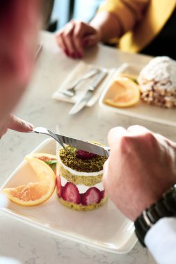 Masada lezzetli bir pasta var.