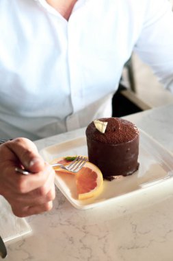 Masada lezzetli bir pasta var.