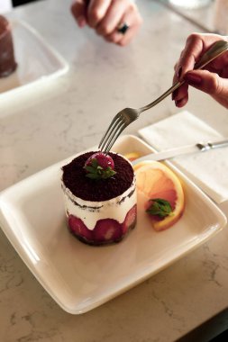 Masada lezzetli bir pasta var.