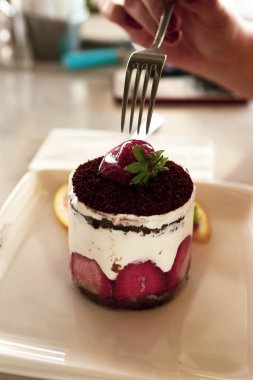 Masada lezzetli bir pasta var.