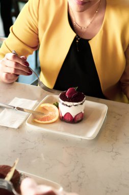 Masada lezzetli bir pasta var.