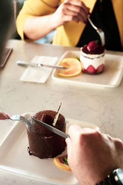 Masada lezzetli bir pasta var.