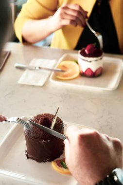 Masada lezzetli bir pasta var.