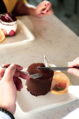 Masada lezzetli bir pasta var.