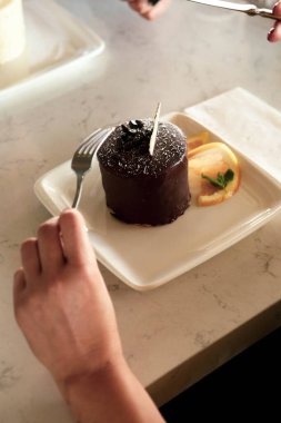 Masada lezzetli bir pasta var.