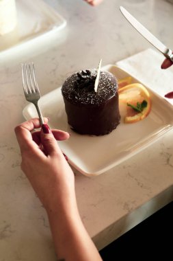 Masada lezzetli bir pasta var.