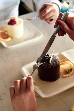 Masada lezzetli bir pasta var.